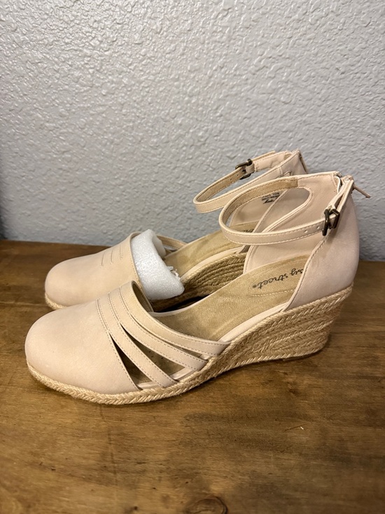 easy street Shoes - Easy Street Ankle-Strap Espadrille Wedge  size 10 Narrow